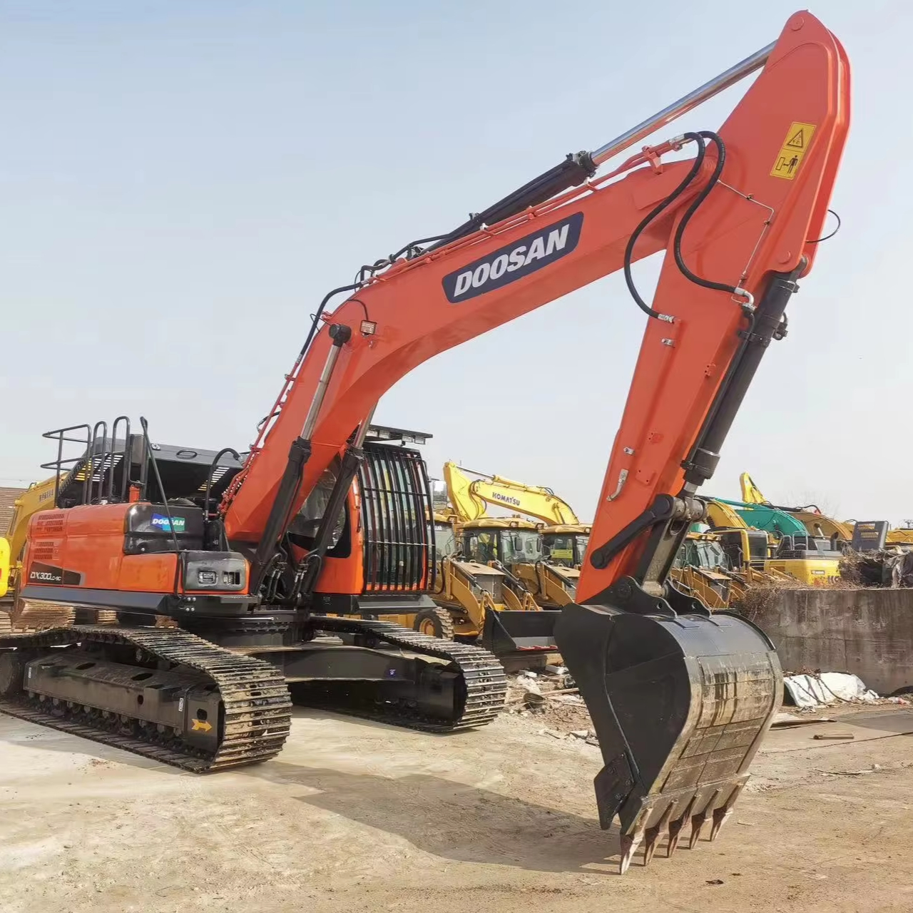 Реальный поставщик Excav Подержанные экскаваторы Doosan DX300 буксируемые экскаваторы-Экскаваторы гусеничные машины для продажи