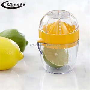 Tuoda Trinkbar Plastik Zitrone Lime Orange Grapefruit Saft Citruspresse manueller Hand-Zitronen-Quetscher Entsafter mit Behälter