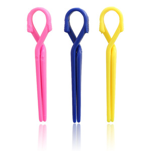 Pinzas de Pelo Cruzadas Modernas de 12 cm, Plástico, Colores Variados, Alta Calidad, para Salón y Uso Doméstico - Product Image 1