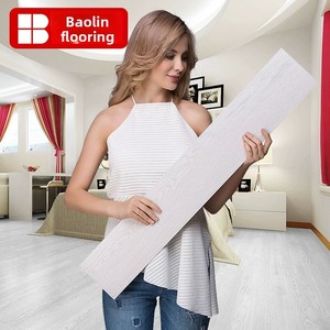 Dalles <span class=keywords><strong>de</strong></span> <span class=keywords><strong>sol</strong></span> en <span class=keywords><strong>PVC</strong></span> auto-adhésives à effet bois pour usage intérieur - Dalles <span class=keywords><strong>de</strong></span> <span class=keywords><strong>sol</strong></span> en <span class=keywords><strong>ciment</strong></span> imperméables et très résistantes à l'usure pour la maison - Product Image 4