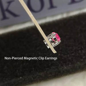 Boucles d'oreilles magnétiques pour femmes, personnalisées, en acier inoxydable 316L, avec diamants, style fashion. - Product Image 3