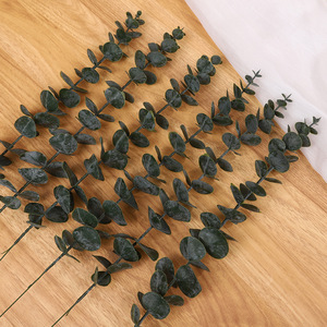 Ramo de Hojas de Eucalipto Artificiales de Plástico, Decoración Verde para Interiores y Bodas - Product Image 2