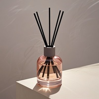 Diffuseurs à roseaux conçus pour l'aromatisation de la maison, offrant une diffusion d'arôme stable et un attrait décoratif moderne