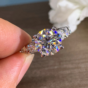Anello a quattro punte da donna, accessorio semplice ed elegante per l'uso quotidiano - Product Image 2