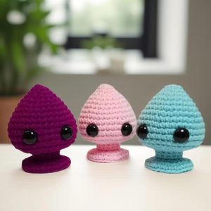 Poupée d'Épaule Crochetée Exclusive Style Animal pour le Soutien Émotionnel – Artisanat Textile et en Tissu - Product Image 2