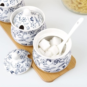 Zuccheriera in Ceramica Blu e Bianca con Motivi Floreali, Coperchio, Cucchiaio e Vassoio, <span class=keywords><strong>Set</strong></span> di 3 Contenitori per Caffè, Zucchero e Sale, Barattolo da Cucina da 260ml - Product Image 6