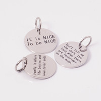 Chine bijoux en acier inoxydable en gros nom plaque collier bijoux personnalisés pièce pendentif blanc graveur Laser émail pendentif