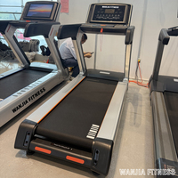 Tapis roulant commercial pour salle de sport, machine à courir motorisée robuste avec écran LCD et moniteur de fréquence cardiaque
