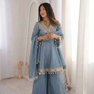 Conjunto de Kurti Corto y Sharara con Bordado de Espejos, Ropa Étnica India al por Mayor, Traje de 3 Piezas de Seda y Chifón de Diseñador, Salwar Kameez Pakistaní - Product Image 3