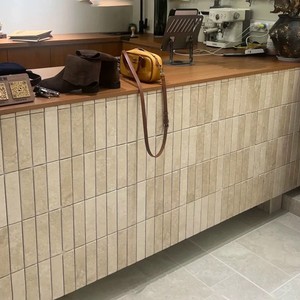 Carreaux muraux allongés style pierre <span class=keywords><strong>calcaire</strong></span> 50x200mm, tout en porcelaine, <span class=keywords><strong>noir</strong></span> mat, résistants à l'usure, 8mm, pour salle de bain moderne et minimaliste - Product Image 2