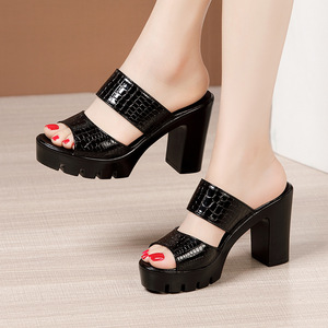 Mules Xuanhui rouges texturées en relief, sandales à <span class=keywords><strong>plateforme</strong></span> à <span class=keywords><strong>talon</strong></span> carré de 10 cm, semelle à crampons, bout carré, pour femme, parfaites pour les soirées estivales - Product Image 2