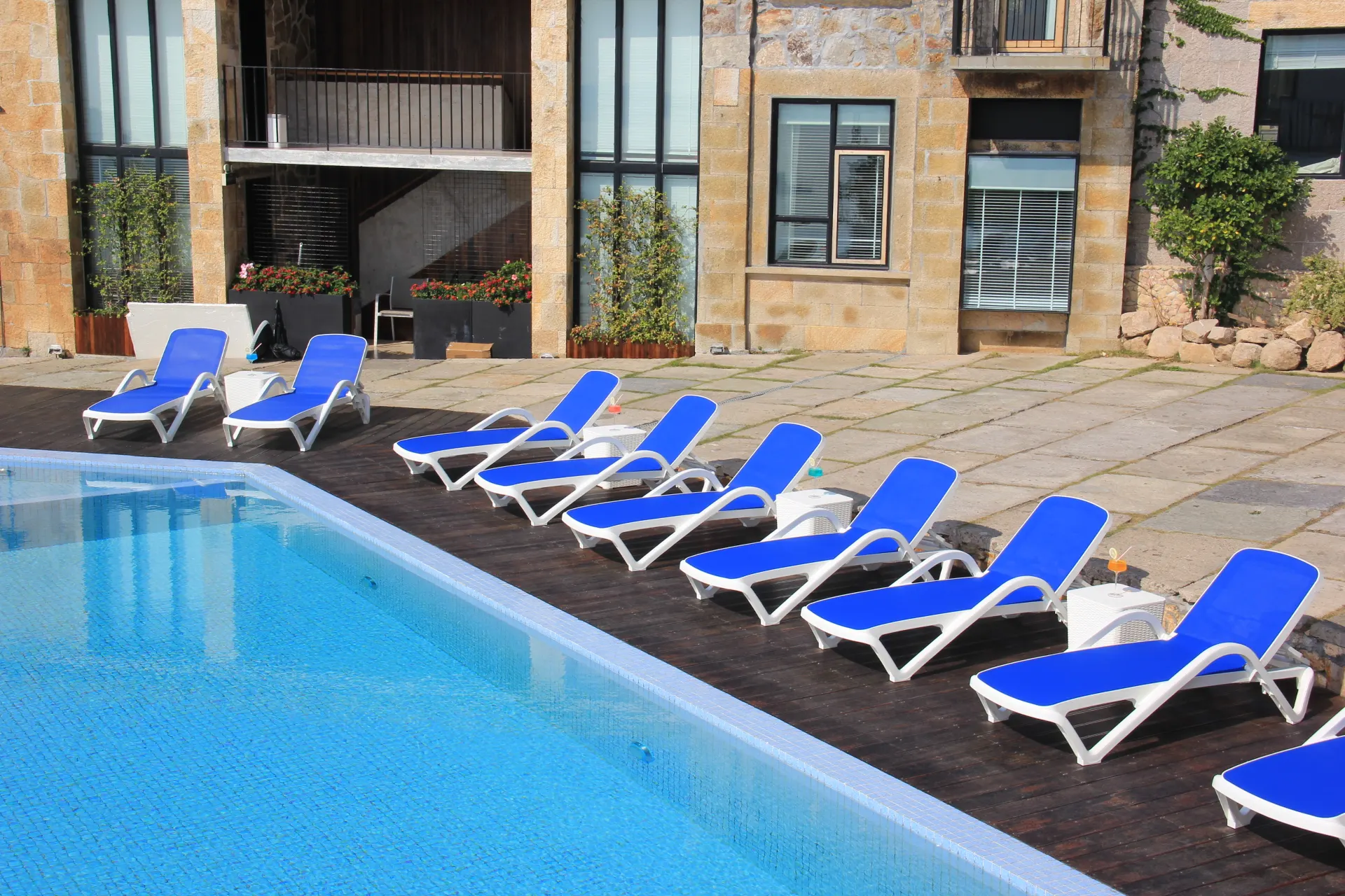 All Weather Outdoor Sun Bed Patio Rattan Sun Lounger Swimming Pool Furniture Poolside Bed