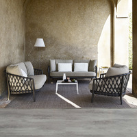 Ensemble de canapés en rotin d'extérieur luxueux, modernes, durables et confortables avec structure en aluminium pour jardin et terrasse