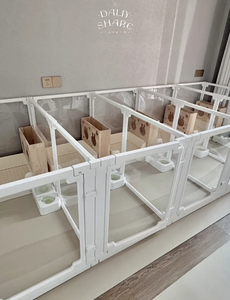 Panel de Valla para Perros Modular Ajustable de Plástico Transparente con Cierre de Botón Moderno, Puerta de Valla para Mascotas de Interior de Alta Calidad - Product Image 5