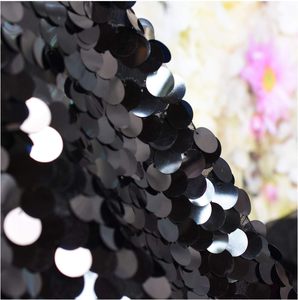 <span class=keywords><strong>Tela</strong></span> de malla transpirable de lentejuelas de tamaño mediano negro 100% poliéster para <span class=keywords><strong>vestido</strong></span> <span class=keywords><strong>tela</strong></span> de malla de lentejuelas de metal para la fabricación de vestidos de fiesta sexy - Product Image 2