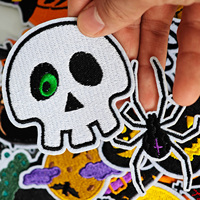 32 Pièces de Patchs Brodés Thermocollants Halloween, Motifs Fantôme Blanc et Citrouille, Appliques Thermocollantes pour DIY sur Sacs, Sacs à Dos, Chapeaux