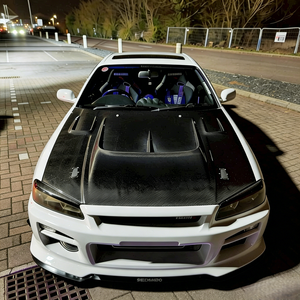 Capot ventilé en fibre de carbone pour Nissan Skyline R34 GTT - Product Image 2