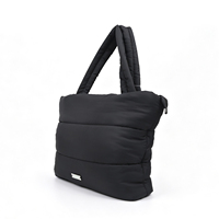 Sac fourre-tout décontracté en nylon grande capacité pour femme avec logo personnalisé, sac à bandoulière rembourré doux pour étudiants, mode et trajets quotidiens
