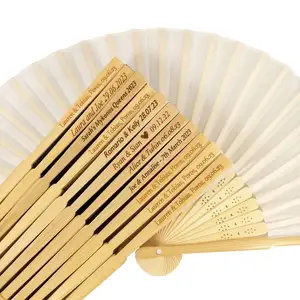 Geschnitzte Hochzeit Seide Bambus Hand Fan Chinesisch Traditionell Personal isierte Multi Farben Hand Fan Kleine Faltung Benutzer definierte Bambus Hand Fan