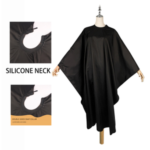 Venta al por mayor negro impermeable delantal salón peluquero poliéster capa silicona escote diseño capas corte de pelo peluquería - Product Image 1