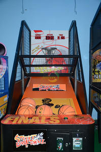 Les enfants tirent la clôture <span class=keywords><strong>de</strong></span> tangage faisant la machine <span class=keywords><strong>de</strong></span> <span class=keywords><strong>basket</strong></span>-ball <span class=keywords><strong>de</strong></span> jeu interactif <span class=keywords><strong>de</strong></span> compétition - Product Image 4