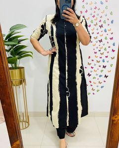 Ensemble kurta en coton tendance pour femmes avec travail batik en différentes couleurs, vêtements décontractés de bureau, vêtements de vacances, vente en gros à bas prix - Product Image 1