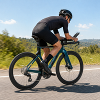 Vélo de route TWITTER en fibre de carbone léger à 24 vitesses avec freins à disque et pédales ordinaires pour les courses de contre-la-montre et de triathlon sur gravier