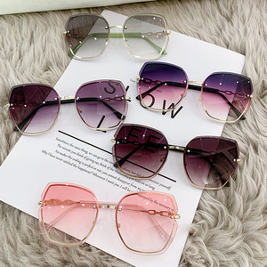 New Fashion Beautiful Ladies Outdoor Leisure Sun Protection Luxury Diamond Colored Rimless Sunglasses - Product Image 1