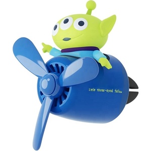 Diffuseur de parfum solide moderne pour voiture Little Bear Pilot avec clip de fixation pour grille <span class=keywords><strong>d</strong></span>'aération – Ornement automobile - Product Image 3