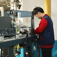 Machine de fabrication de boîtes de cadeaux LS-1246E intelligente automatique de luxe pour bonbons et biscuits nouvel état avec moteur PLC utilisé en usine