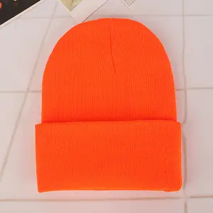 Yüksek kaliteli özel nakış kış sıcak örgü bere şapka özel logo kasketleri