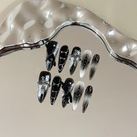 Faux ongles haut de gamme faits main – Style automne/hiver pré-dessiné avec motifs audacieux de lapin noir et accents de chaîne Jiangsu