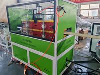 Extrudeuse à double vis pour la production de profilés d'angle en PE/PVC, conception conique co-rotative, rapport L/D 22:1, 380V-440V, haute performance