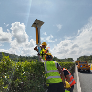 <span class=keywords><strong>Luz</strong></span> <span class=keywords><strong>de</strong></span> Advertencia Intermitente Amarilla LED Sincronizada con GPS para Carreteras, <span class=keywords><strong>Luz</strong></span> Antiniebla Intermitente Amarilla, <span class=keywords><strong>Luz</strong></span> Intermitente Amarilla <span class=keywords><strong>de</strong></span> Energía <span class=keywords><strong>Solar</strong></span> - Product Image 1