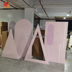 Toile de fond de fête de bébé en PVC acrylique rose moderne personnalisée élégante et lisse pour les événements de fête d'anniversaire - Product Image 1