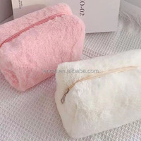 Pochette de maquillage zippée portable pour produits de soin, sac de rangement en tissu éponge tendance, mini sac esthétique moelleux