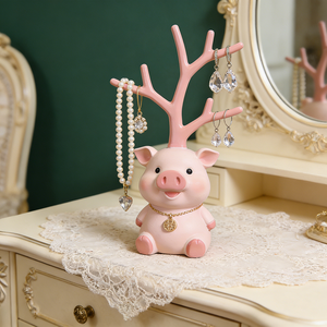 Espositore per Gioielli in Resina a Forma di Maialino Rosa con Corna - Design Animale Affascinante, Organizzatore Decorativo per Orecchini, Collane e Esposizioni da Toeletta - Product Image 5
