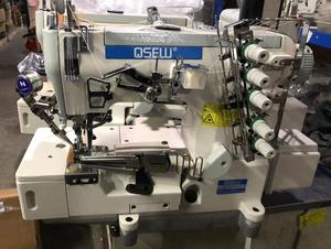 Machine à coudre industrielle QS-500-02 à lit plat à entraînement direct pour bandes d'emballage, interlock et rubans élastiques à bords roulés - Product Image 3