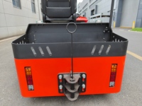 Tracteur de remorquage électrique 3000 kg assis EPQ30B à entraînement AC, faible bruit 75 dB, direction électronique, pneus pleins, pour usage en entrepôt