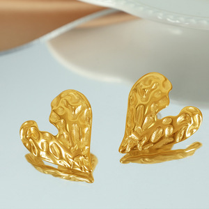 Pendientes con forma de corazón, aleación de zinc dorada, diseño texturizado irregular, joyería de moda para mujer - Product Image 3