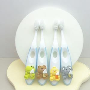 Nouveau design du fabricant, brosses à dents 4 pièces à poils souples pour bébés, brosses à dents à usage domestique au <span class=keywords><strong>prix</strong></span> d'usine - Product Image 1