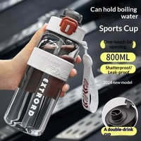 Bouteille d'eau sport double usage résistante aux hautes températures 800 ml grande capacité en plastique avec paille et sangle de transport pour étudiants