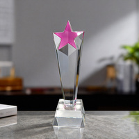 Trophée étoile rose en cristal sur mesure au design noble et élégant pour cadeau d'affaires