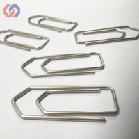 Clips de papier en métal triangulaires évidés, forme créative, personnalisables, très populaires, pour usage professionnel, vente en gros, papeterie multifonctionnelle