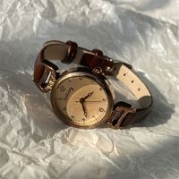 Jam tangan quartz wanita INS bernilai tinggi, mewah, bergaya Inggris, dengan dial kecil.