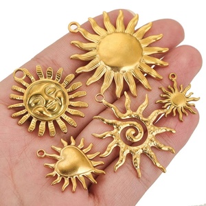 Colgante de Acero Inoxidable con Baño de Oro de 18k, Estilo Barroco Vintage, Sol, Luna y Corazón, para Collares DIY - Product Image 3