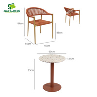 Elegantes Vertrags-Esszimmer-Set Stapelbare Holzeffekt-Aluminium-Armlehnenstühle Fliesen-Tischplatte mit Aluminiumkante Eisentischgestell Großhandel
