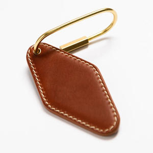 Креативный персонализированный брелок для ключей из искусственной кожи с ромбовидным тиснением, гравировкой и золотым напылением для роскошных отелей - Product Image 5