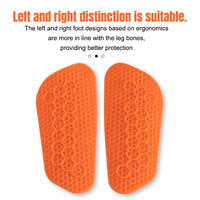 Protège-tibias de football miniatures en silicone respirant et léger, vierges pour sublimation et impression personnalisée, ajustables pour adultes
