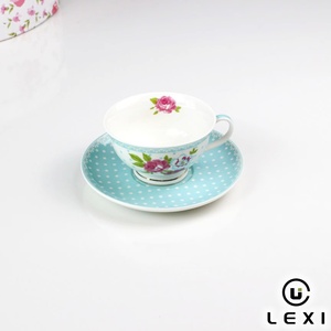 Set di 12 <span class=keywords><strong>Tazze</strong></span> da Tè con Piattino in New Bone China da 200ml, Elegante Motivo Rosa Rossa, Raffinato Regalo per Casa e Matrimonio con Confezione Regalo - Product Image 2